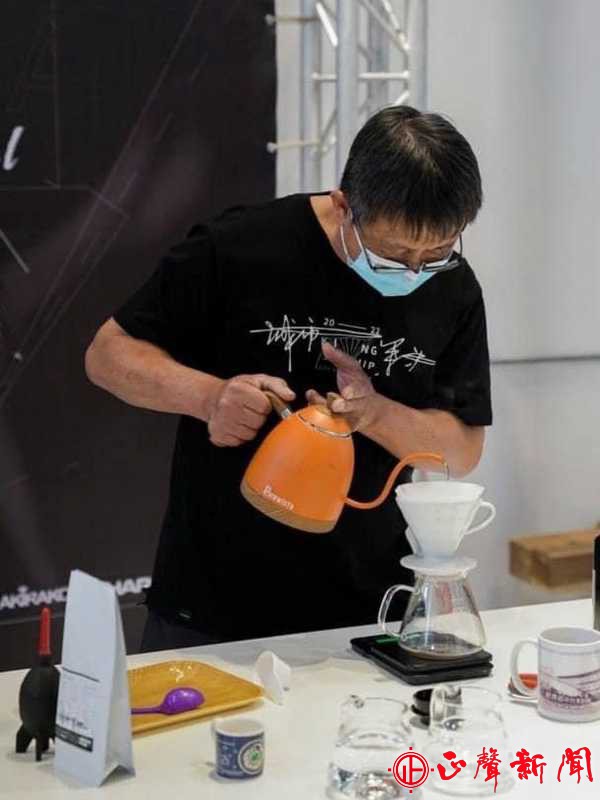 南開科技大學退休的蔡建皇教授在國姓鄉種植二千多棵咖啡樹，並建立Tsai P. Coffee品牌.jpg-正聲新聞