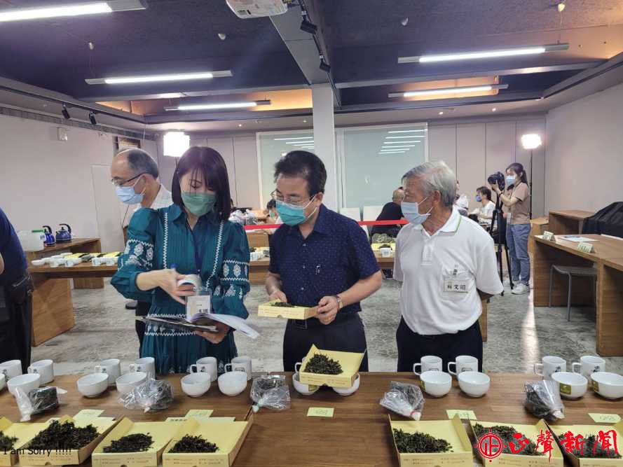 傳統手工製茶保存者傳習進階  林局長授優秀學員獎狀3.jpg-八方新聞｜8NEWS