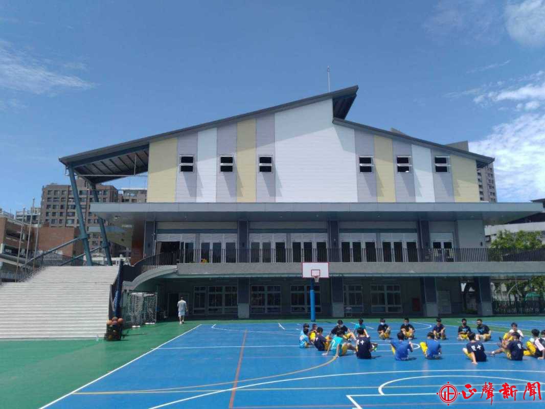  市長盧秀燕重視教育，說到做到，開學日宣布將加碼24億餘元預算為25校蓋禮堂，兌現讓台中教育更好的承諾。(記者梁金源攝)-正聲新聞