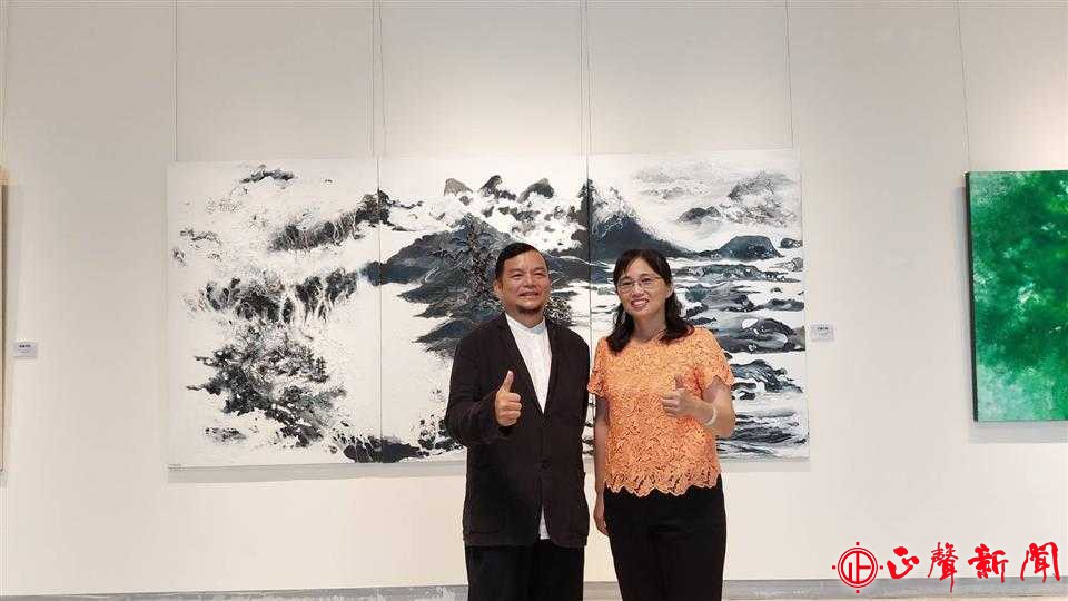    文化局長張雀芬(左)出席文化局自即日起至7月9日，在彰化縣立美術館一樓展出「陳炳臣(右)-天長地久創作個展」。(記者蔡鳳凰攝)-正聲新聞