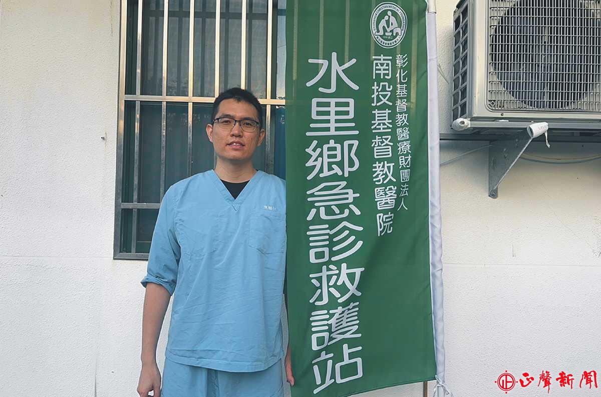 陳顥仁醫師提醒，進行清潔消毒作業時，戴上個人防護裝備，如手套、口罩和護目鏡，以防止意外發生。(記者梁添義攝)-正聲新聞