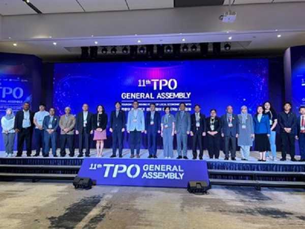 台中市副市長王育敏(右十)率隊赴韓參加，成功爭取「2026年TPO第10屆論壇」的主辦權，台中自國際舞台脫穎而出。(記者梁金源攝)-正聲新聞