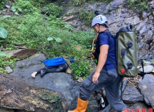 太魯灣溪溪降過程不慎 一青年墜落30米溪谷