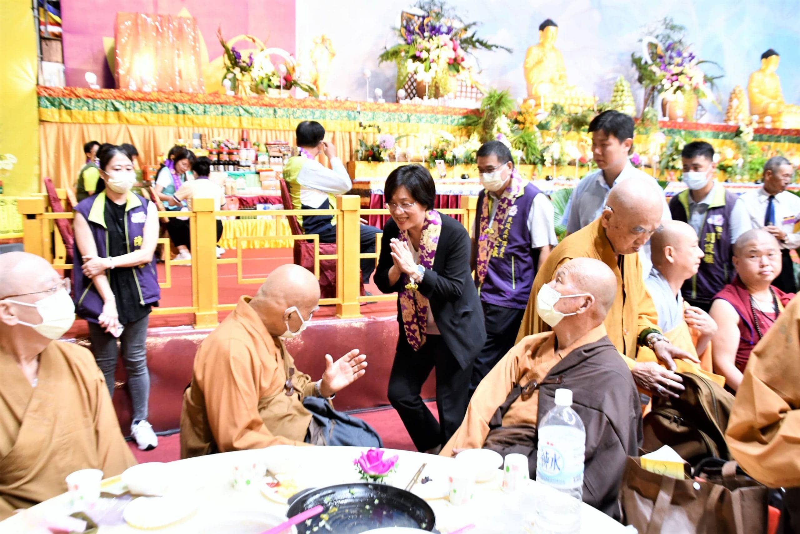 中部全國供佛齋僧大會 近2萬人在彰縣立體育館祈福