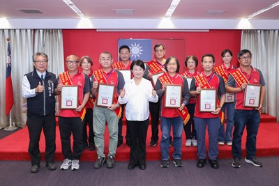 迎接10/25「清潔隊員節」! 盧市長表揚中市績優清潔隊員向城市英雄致敬