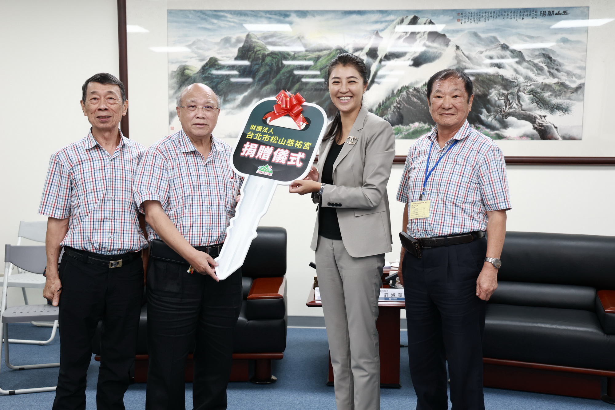 臺北市松山慈祐宮再度捐贈仁愛鄉2輛9人座車輛