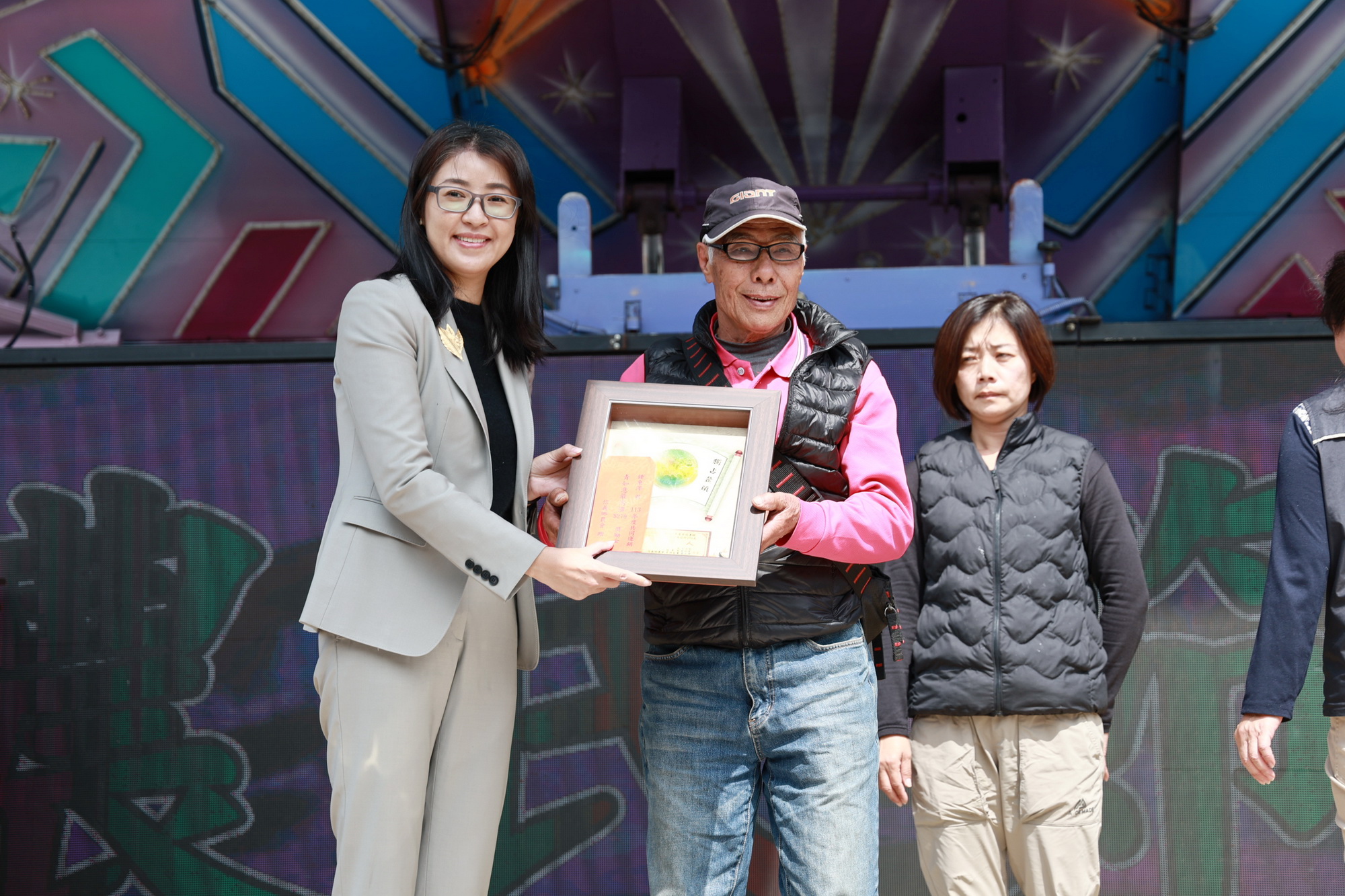 信義農會運銷件數及價格皆創新高許縣長肯定並表揚績優農民