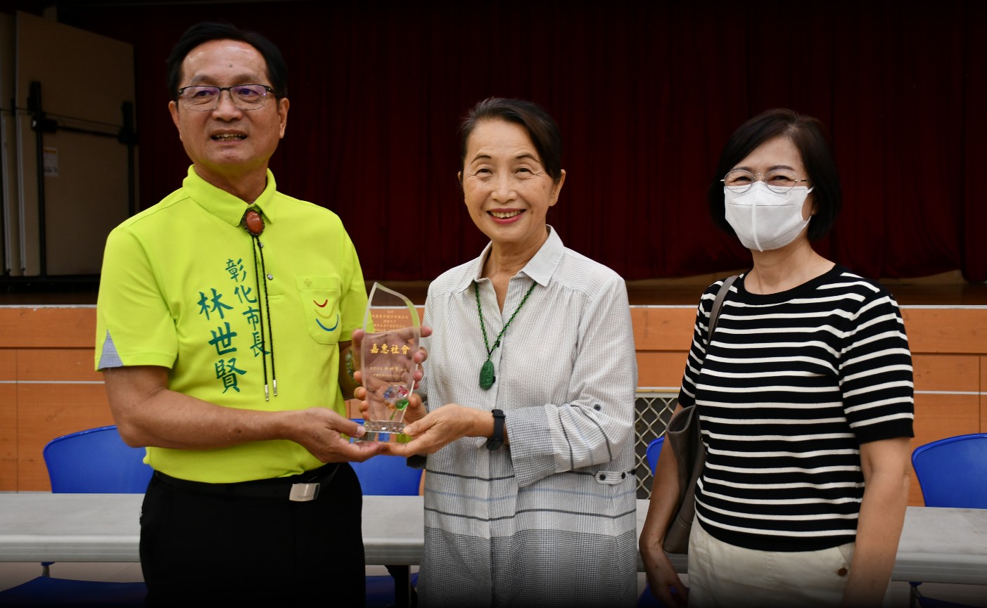 大通電子公司捐贈彰市獨居長者中秋節慰問金