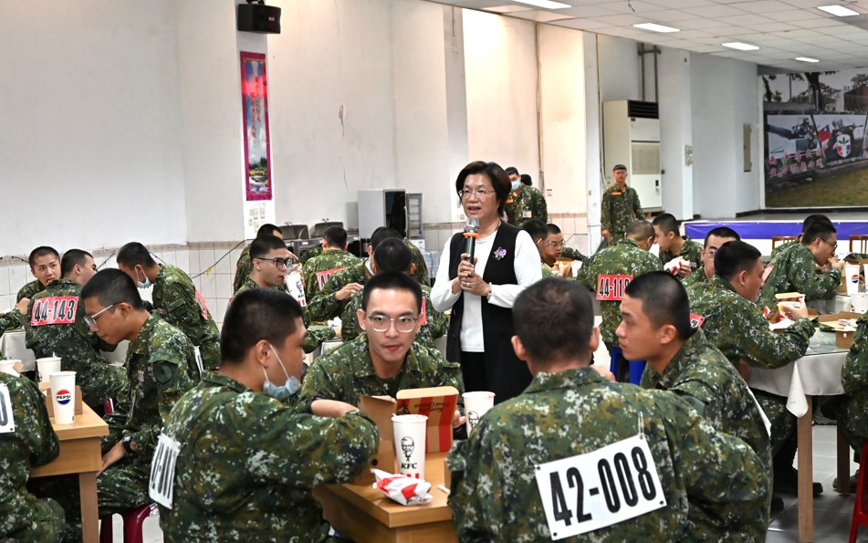 前往台南大內營區探視彰化子弟兵 勉勵立定志向、積極進取