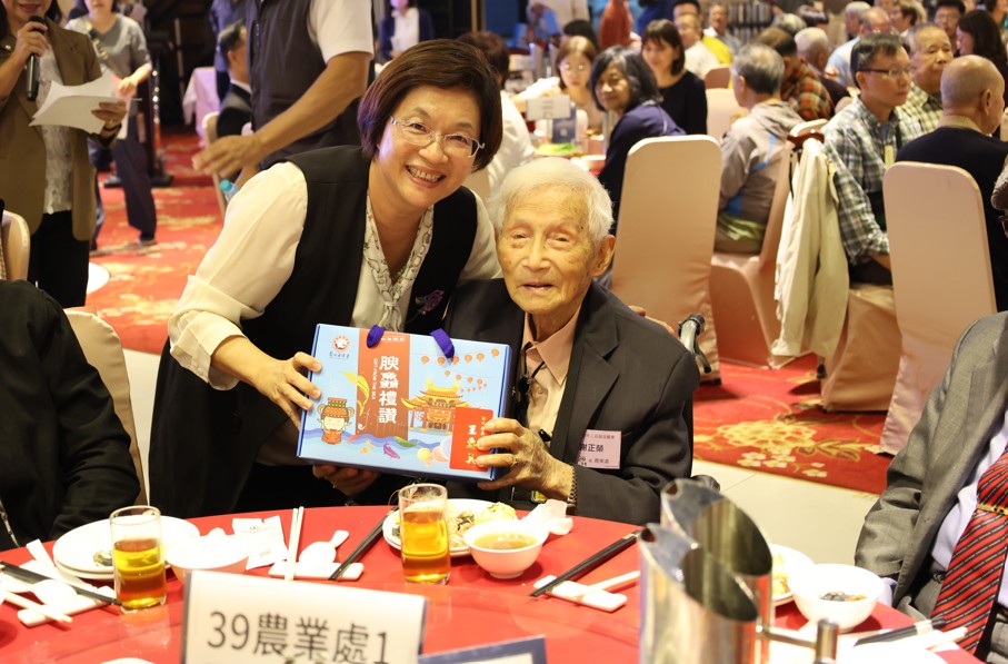 彰化縣政府舉辦退休人員聯誼餐會 700人熱情參與