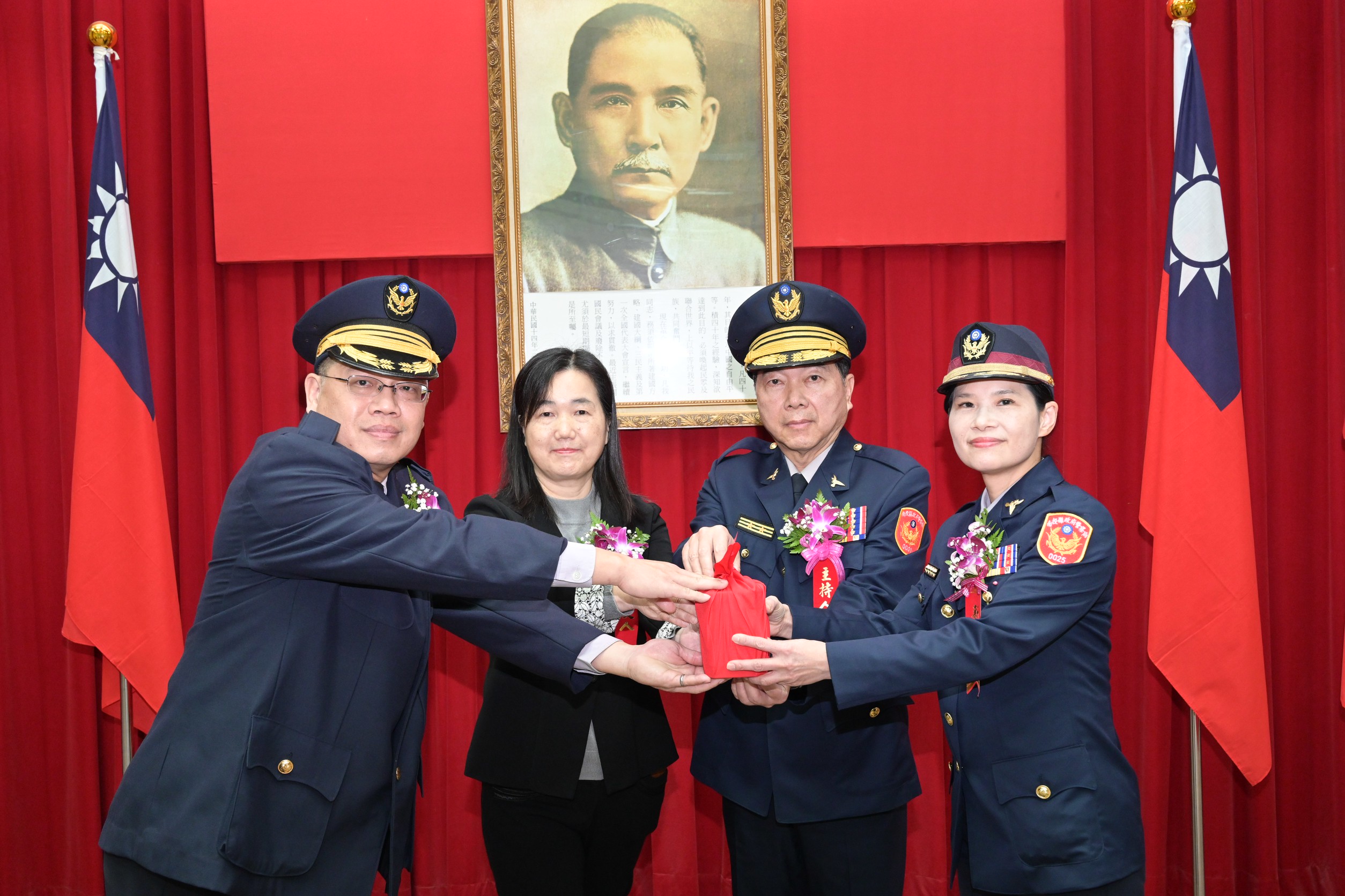 南投縣警察局南投、草屯、埔里、集集分局卸、新任分局長聯合交接