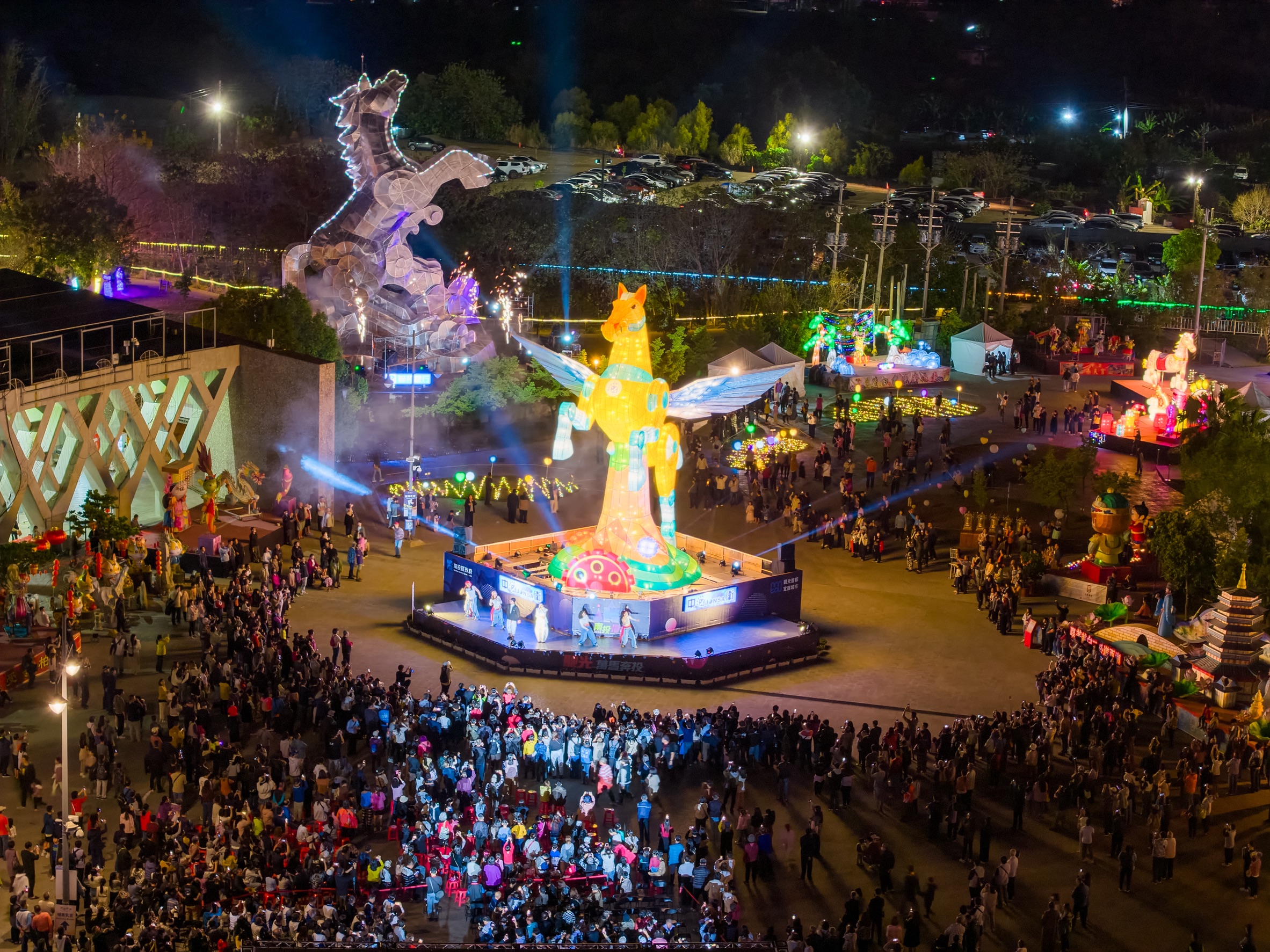 南投燈會浪漫開幕 駿馬、飛馬雙主燈破紀錄