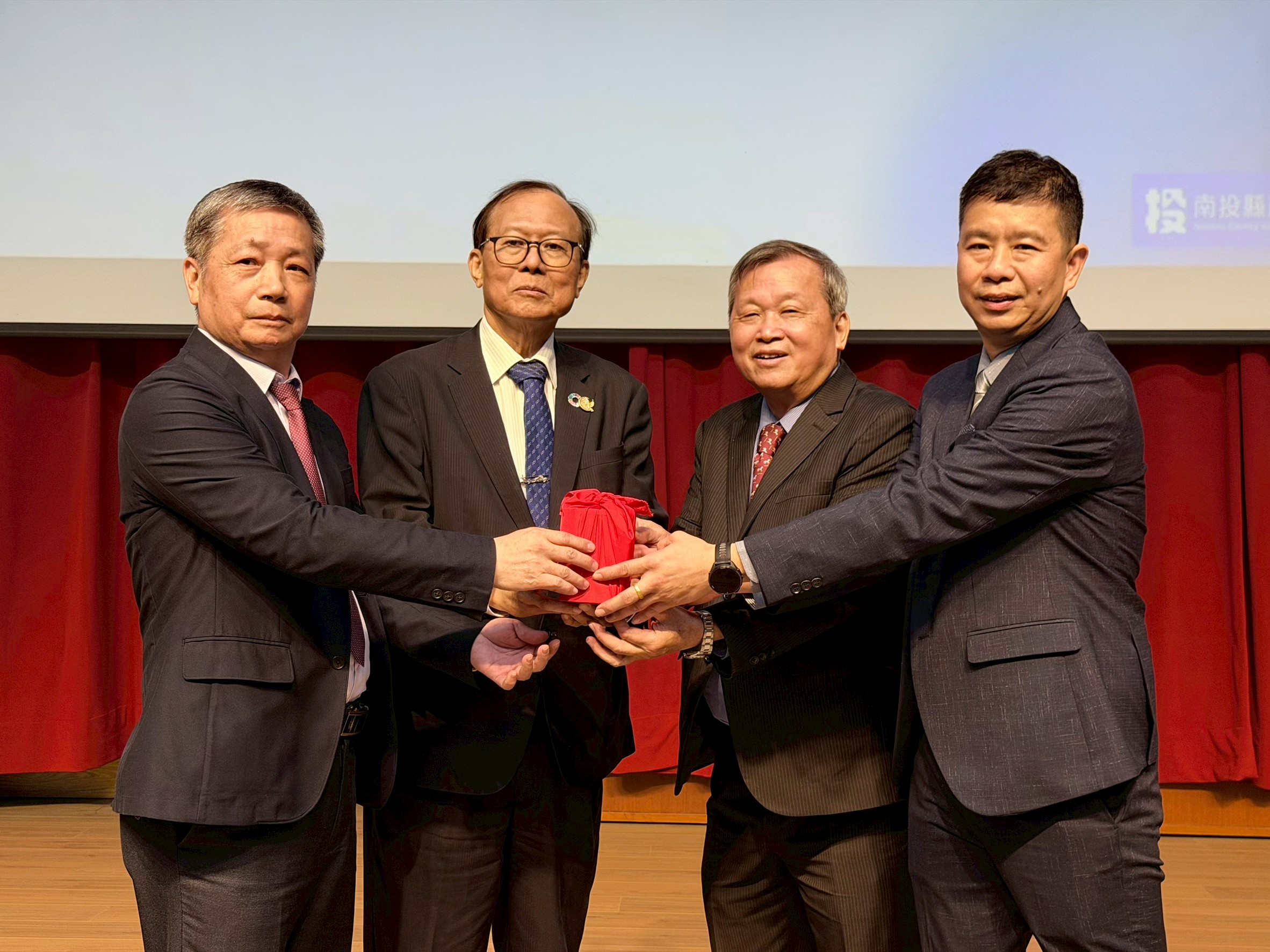 南投縣政府人事處陳嘉祥履新