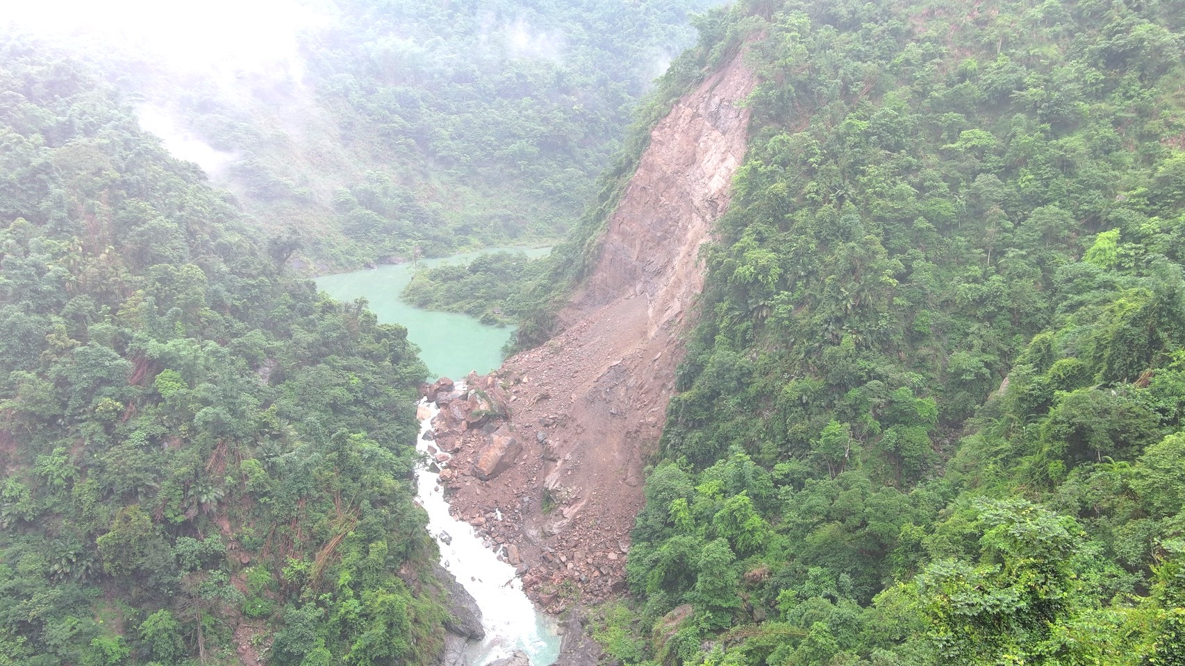 縣府監控竹山加走寮溪堰塞湖
